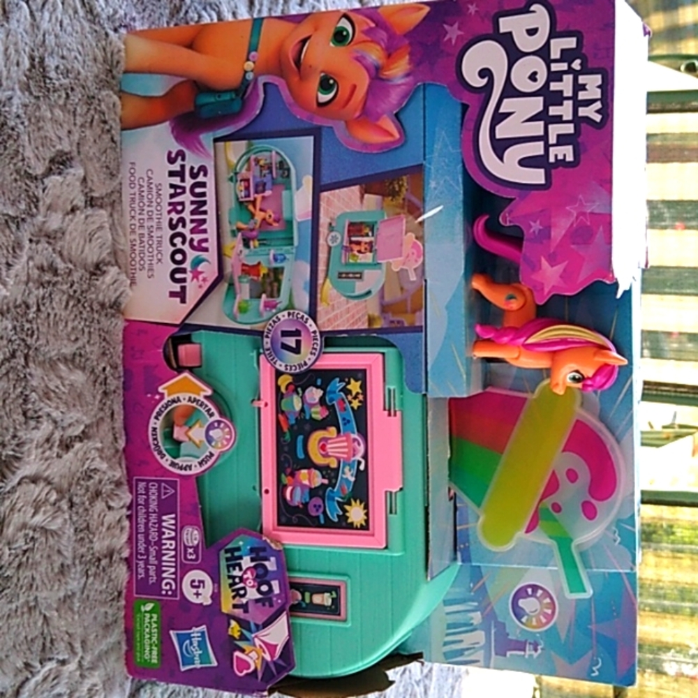 T-364 NIB My Little Pony Sunny Starscout Smoothies Truck